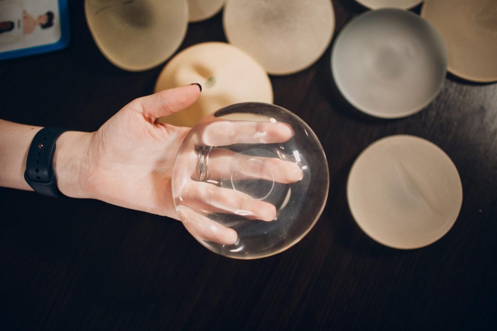 Center For Plastic Surgery Saline vs. Silicone Implants: Key Differences, Pros, and Cons